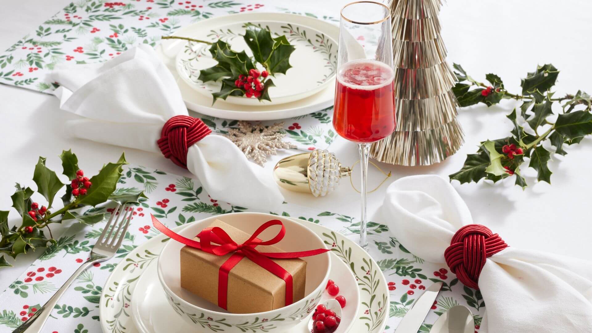 Christmas Table Setting Ideas - Traditional Red & Green