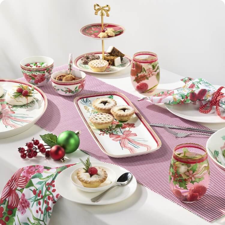 Easy Christmas 2024 Tablescape & Table Setting Ideas